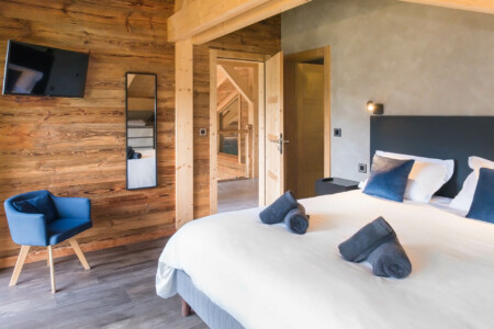 Photographe chalets de luxe en Haute Savoie : une chambre dans les chalets Bovard