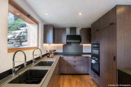 Photographe de chalet en Tarentaise : la cuisine