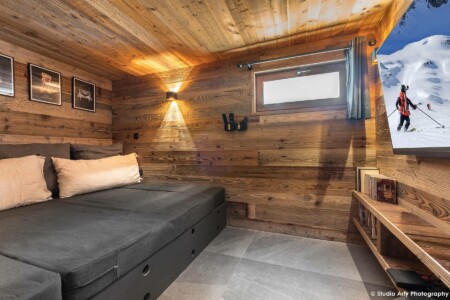 Photographe de chalet en Tarentaise : la salle TV
