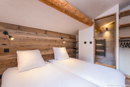 Photographe de chalet en Tarentaise : une chambre avec salle de bain