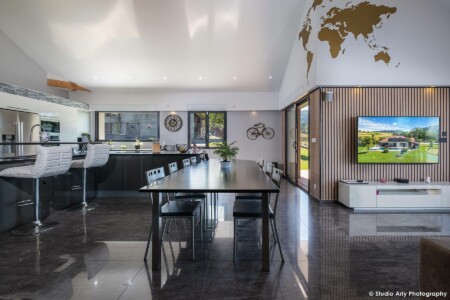 Photographe immobilier dans l’avant-pays savoyard : salle à manger