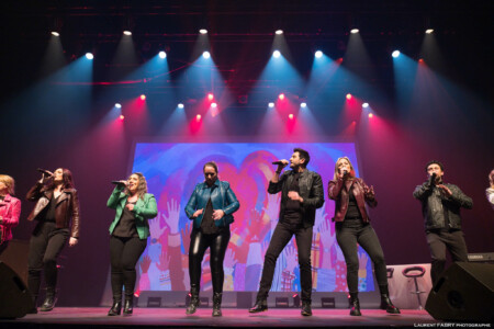 Photographe événementiel en Savoie : chanson et danse lors du spectacle des jojos