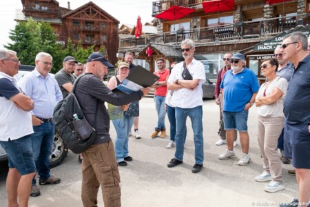 Randonnée touristique et patrimoine dans les rues de l'Alpe d'Huez