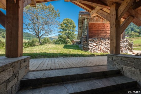 Chalet de luxe dans le Val d'Arly : entrée principale