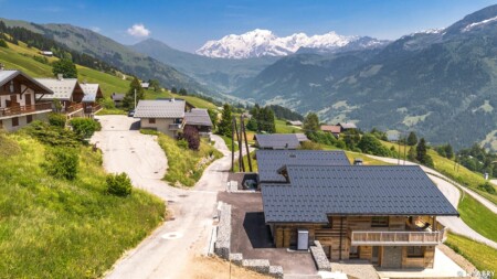 Col du Joly et Mont Blanc vus depuis les nouveaux chalets construits à Nantailly (Hauteluce)