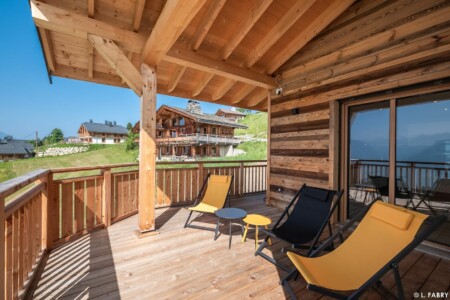 Terrasse d'un nouveau chalet dans la commune de Hauteluce, Beaufortain