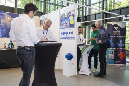 colloque scientifique en Savoie : salon des partenaires industriels du CFBR