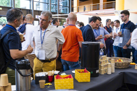 colloque scientifique en Savoie : salon des partenaires industriels du CFBR
