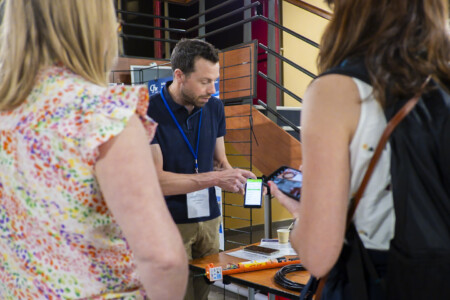 colloque scientifique en Savoie : salon des partenaires industriels du CFBR