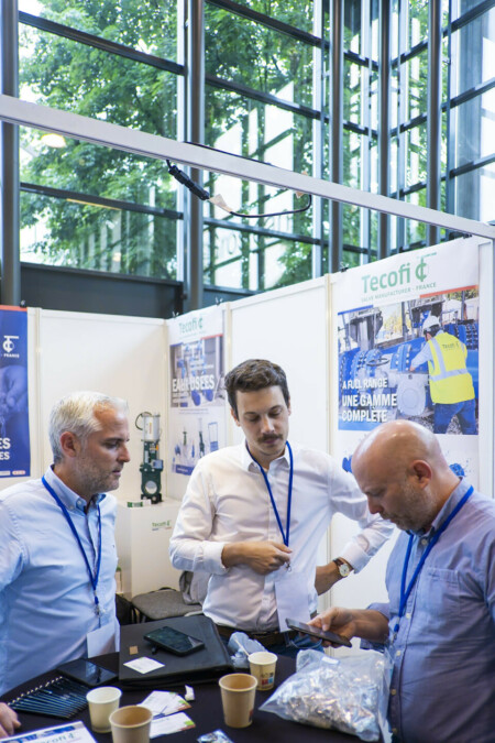 colloque scientifique en Savoie : salon des partenaires industriels du CFBR