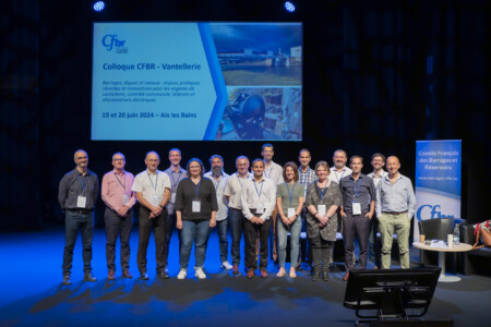 colloque scientifique à Aix-les-bains : photo de groupe du CFBR au centre des congrès