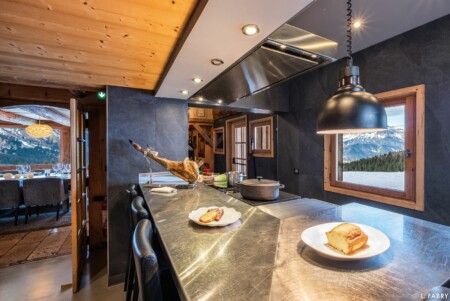 La cuisine professionnelle du restaurant d'alpage