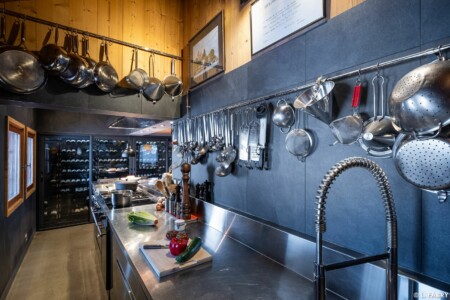 La cuisine professionnelle du restaurant d'alpage