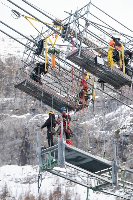 Reportage photo et vidéo sur une passerelle himalayenne au-dessus du lac du Chevril, Tignes (73)