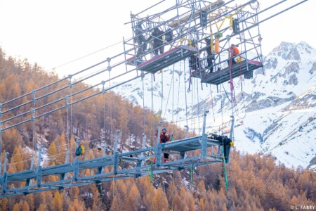 Reportage photo et vidéo installation de la passerelle himalayenne au-dessus du lac du Chevril, Tignes (73)