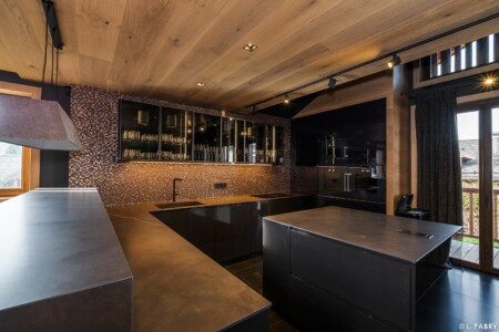 Chalet de luxe photographié à Megève : cuisine