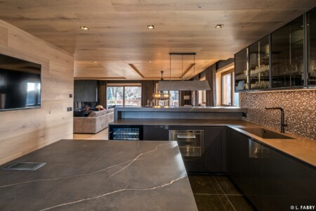 Chalet de luxe photographié à Megève : cuisine