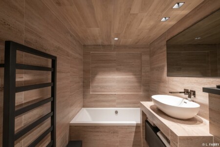 Photographe de chalet à Megève : une salle de bain