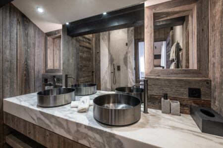 Chalet de luxe à Megève : salle de bain en marbre